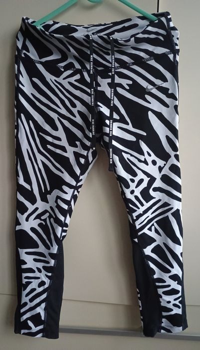 Rybaczki Nike dri-fit XS  zebra