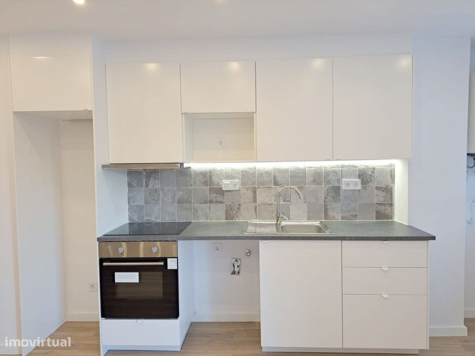 Apartamento T2 para venda em Amadora - Lisboa