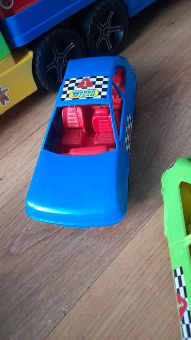 Ciężarówka z Autami