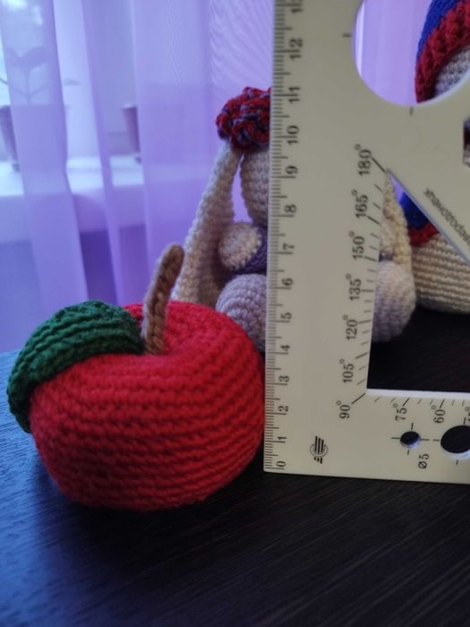 Набор Вязанные игрушки (снеговик, зайчик, яблоко)