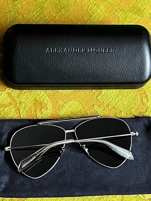 Сонцезахисні окуляри-авіатори
Alexander Mcqueen