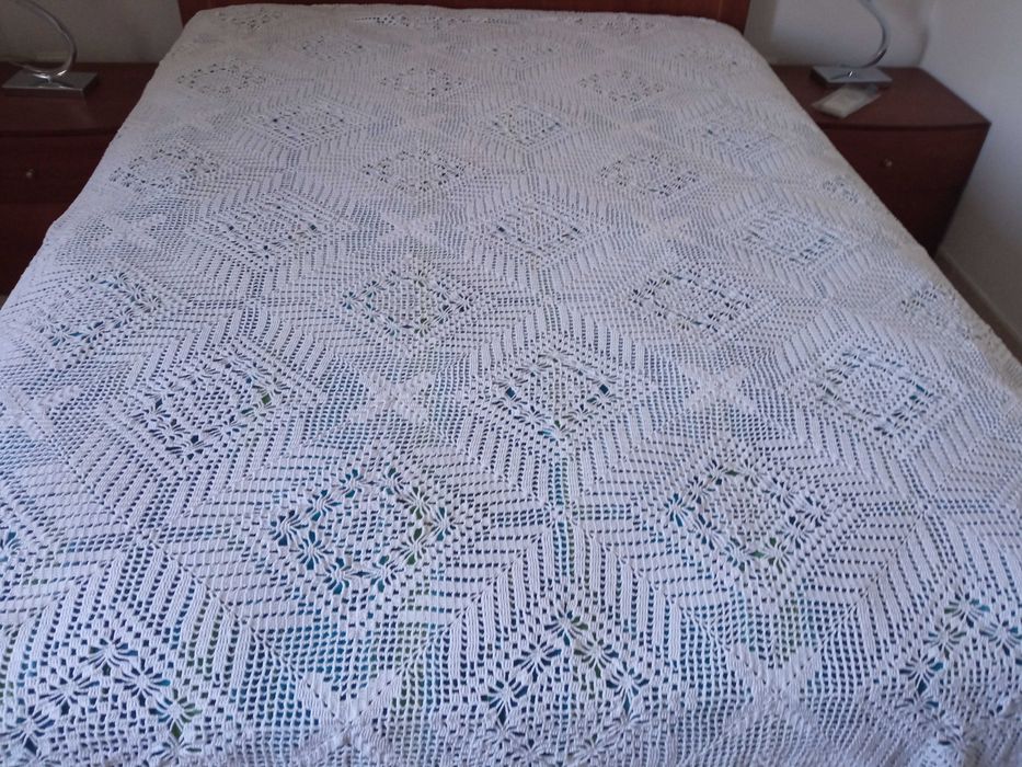 Colcha de renda feita à mão