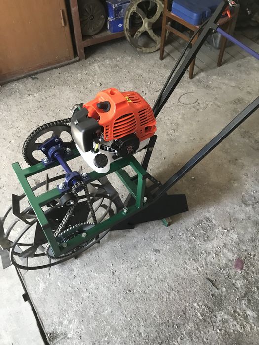 Продам мотопідгортач, мотоокучник.  Ціна без двигуна і окучника (рала)