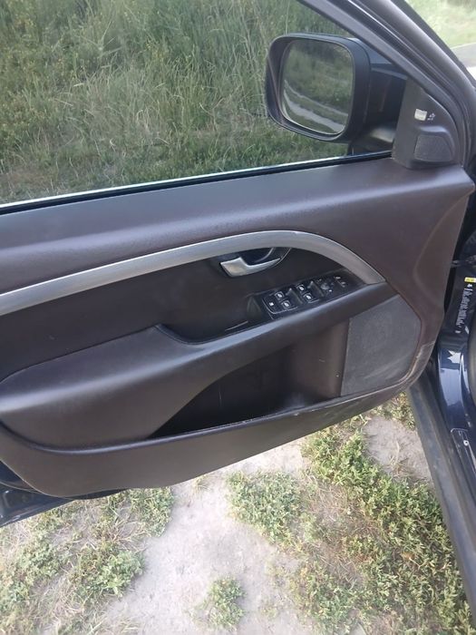 Volvo xc70 2,4 Disel 2009 рік .
