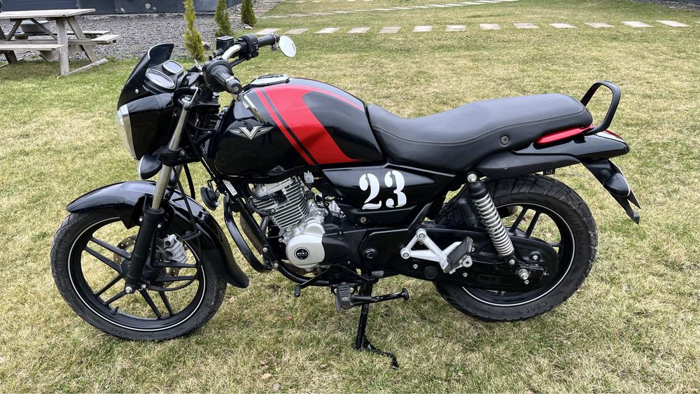 Мотоцикол bajaj v15