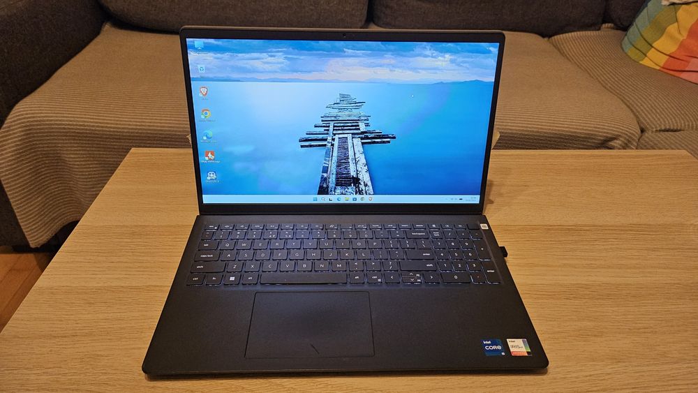 Laptop Dell Vostro 15 3510 | i5-1135G7 | 16GB RAM | 512GB SSD | Podświetlana klawiatura | Stan BDB