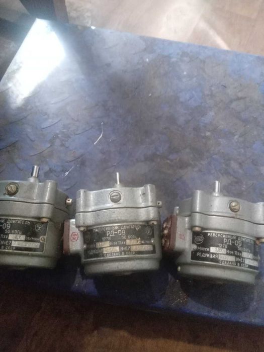 Электродвигатели. сельсины. электрощетки,