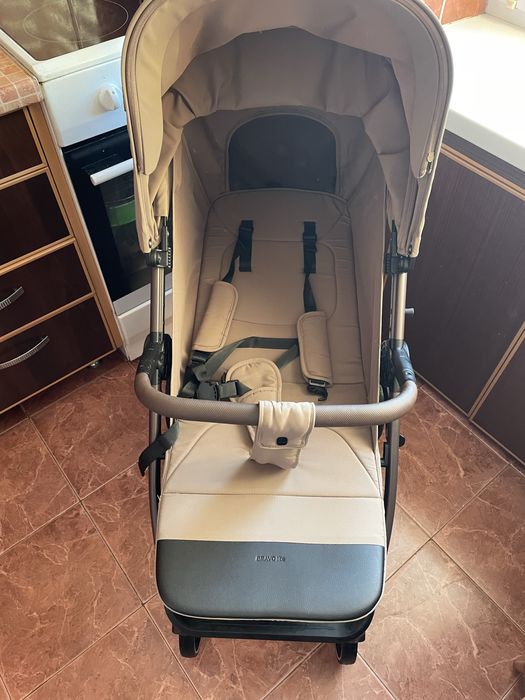 Прогулянкова коляска Carrello Bravo M/Lite
