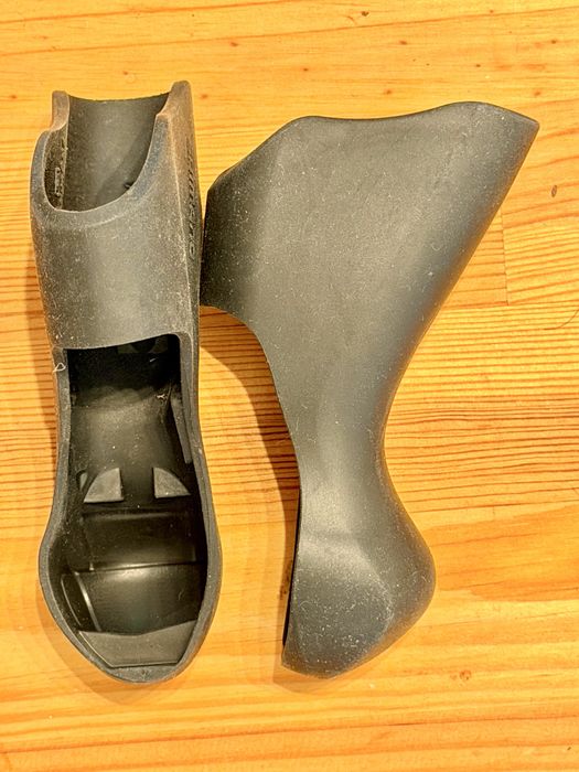 Gumowa osłona klamkomanetki SHIMANO 105