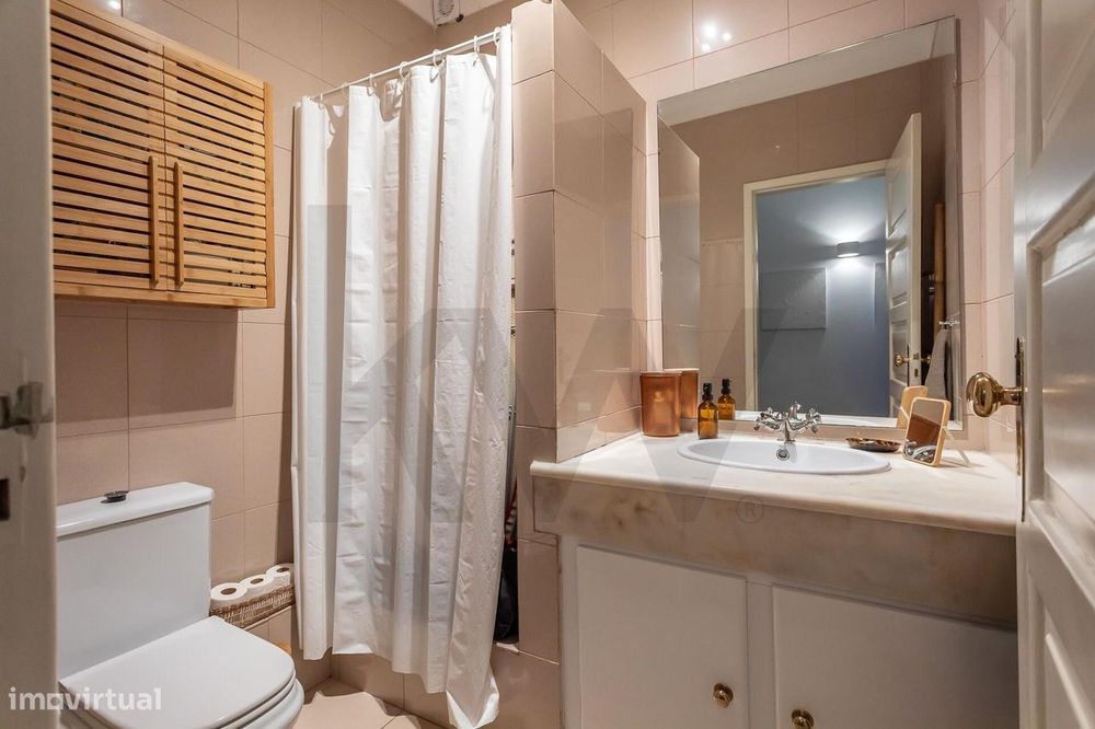 Apartamento T3 com sótão e terraço de utilização exclusiva - Av. de Ma