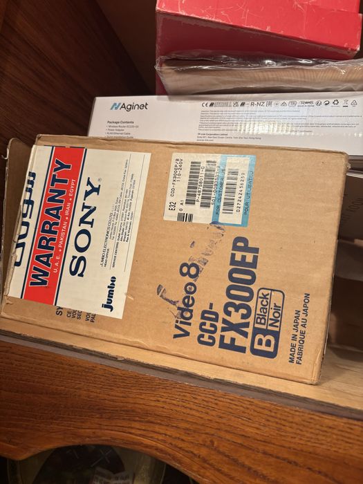 SONY CCD-FX300 Video Camera Recorder W/Accessories Video8 Handycam