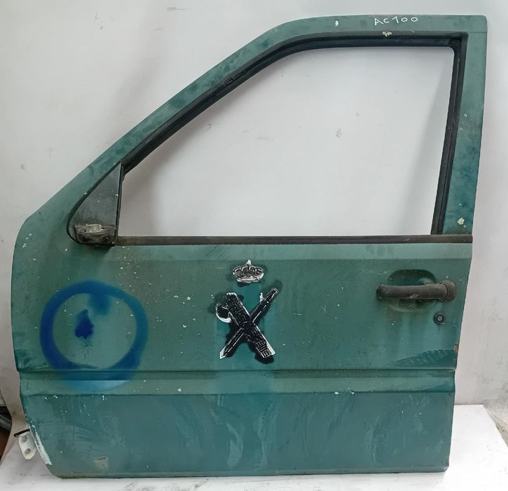 Porta frente esquerda NISSAN Terrano II (R20)