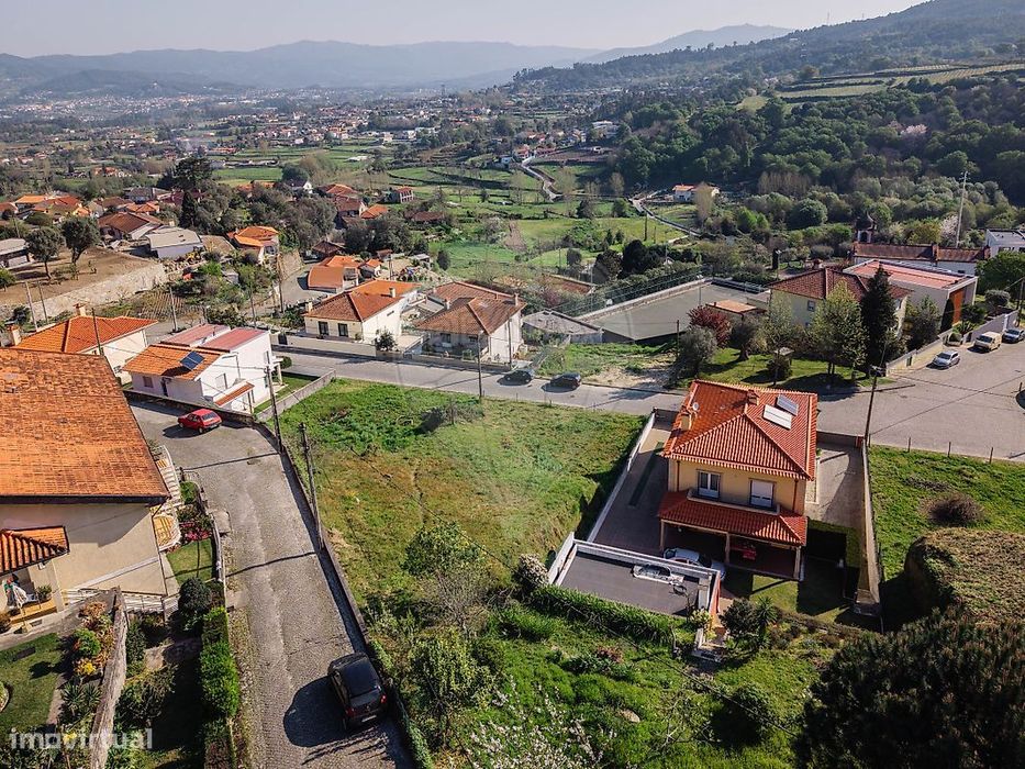 Terreno com 740m2 para construção moradia individual em Braga!