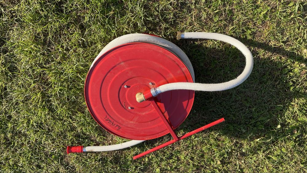 Wąż zbrojony 30m ze zwijakiem hydrant wewnętrzny 1 cal