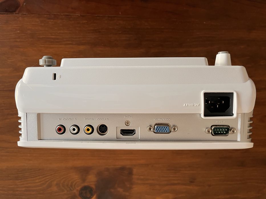 Projetor de cinema BenQ MP515 ST com comando