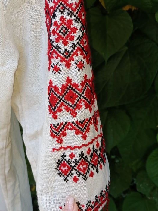 Вишита сукня ручної роботи