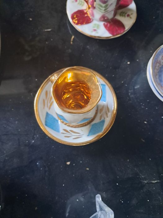 Varias chavenas miniaturas