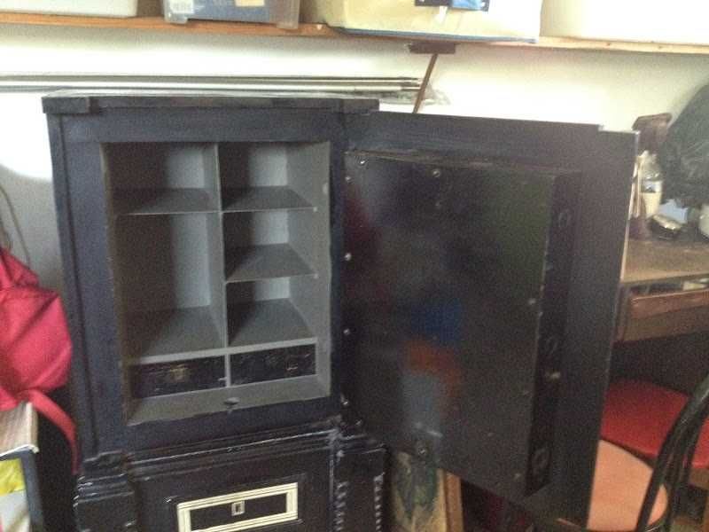 Cofre antigo com código