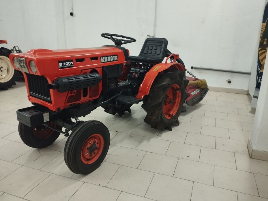 KUBOTA B7001 / Capinadeira / Transporte