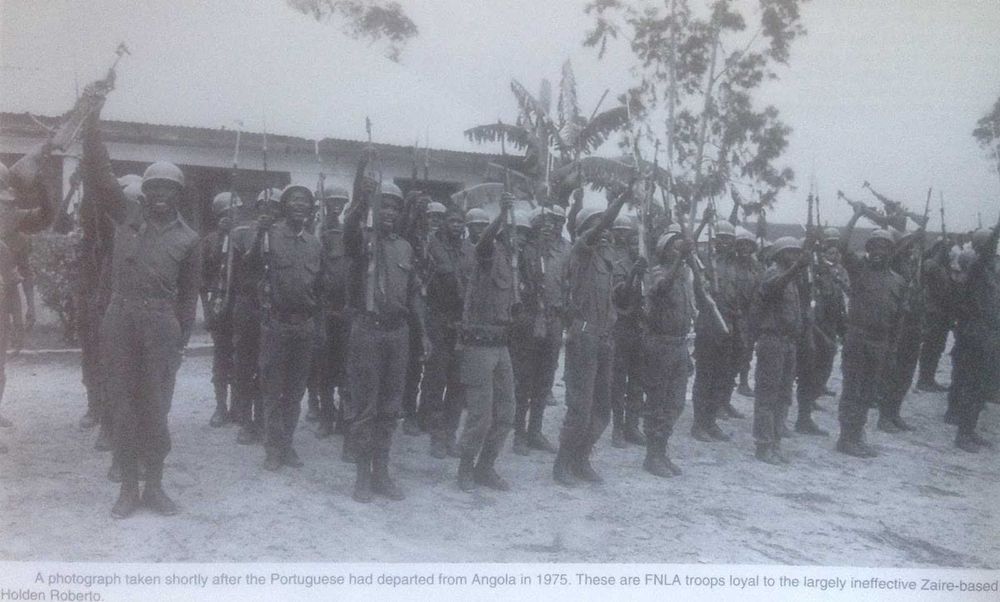 WAR IN ANGOLA, by Al J. Venter (1992) - MUITO RARO
