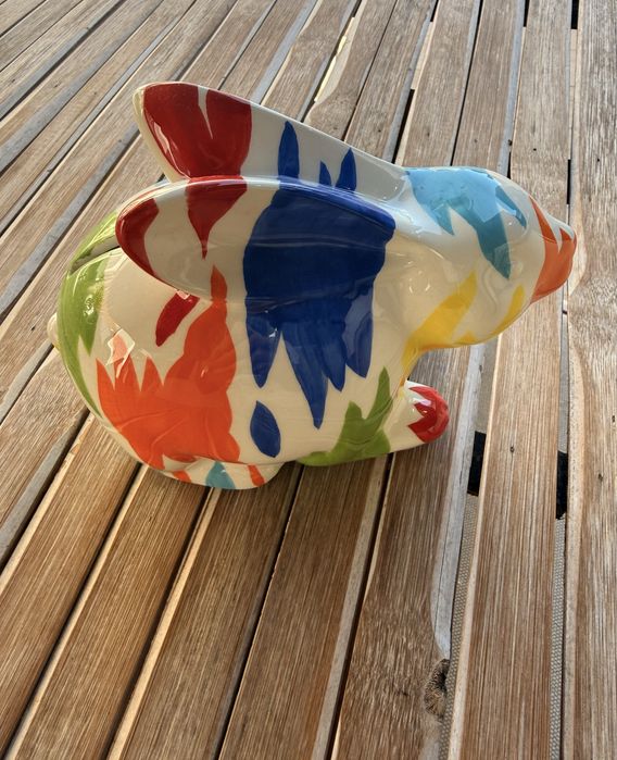 Coelho mealheiro pintado à mão