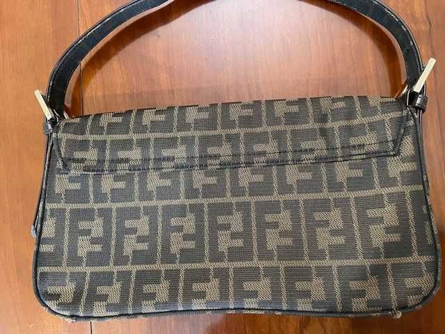 Mala Baguete Castanha com Ferragens Prateadas