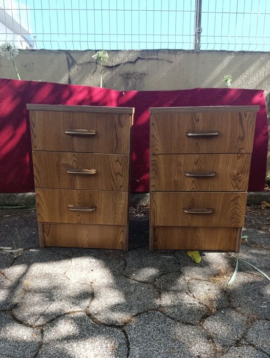 Mesas de cabeceira de madeira