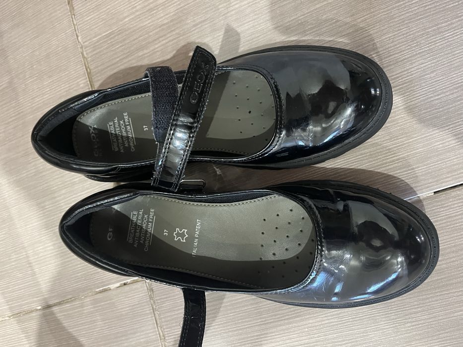 Продам кожаные туфли geox