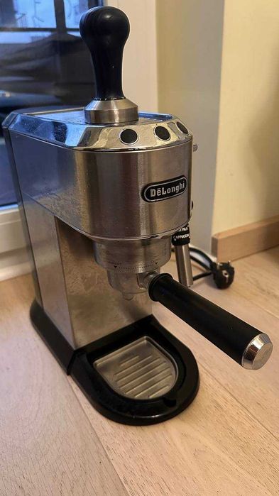 Ekspres kolbowy DeLonghi Dedica Style