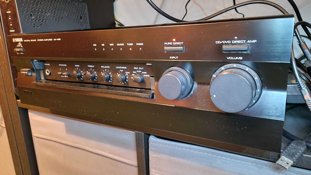 Amplificador Stereo Yamaha AX-496 com entrada PHONO + Comando