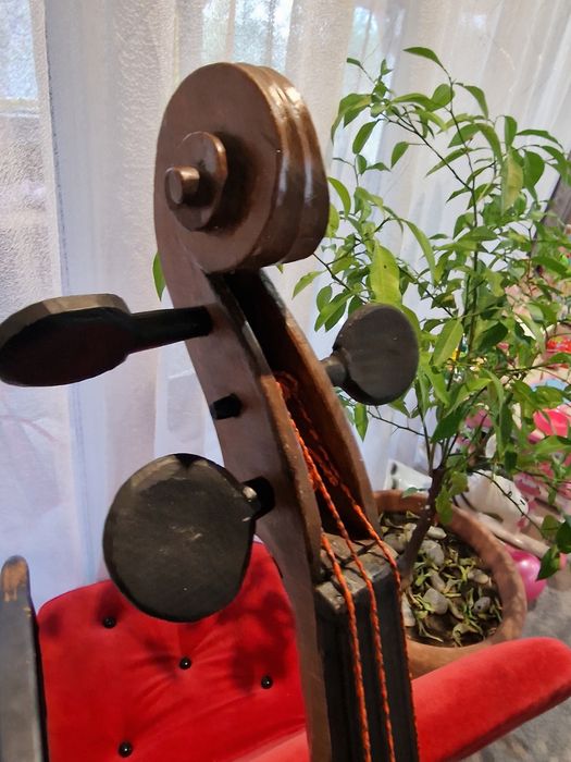 Віолончель для декора