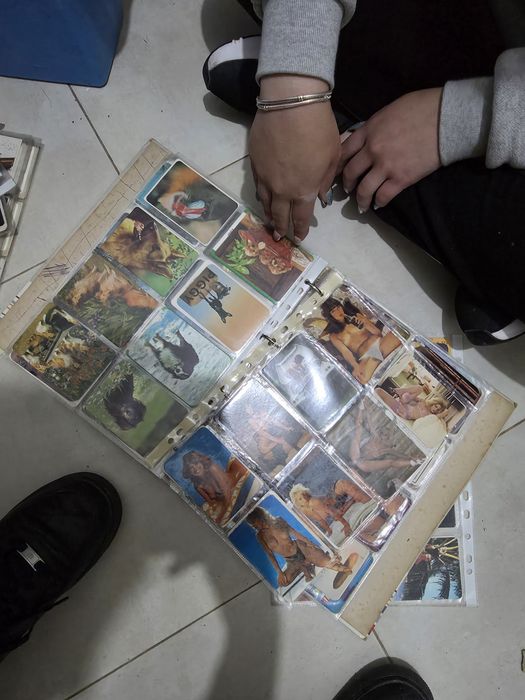 Lote Colecionismo Retro Anos 80/90: Cromos Futebol, 90210, Elvis e Calendários