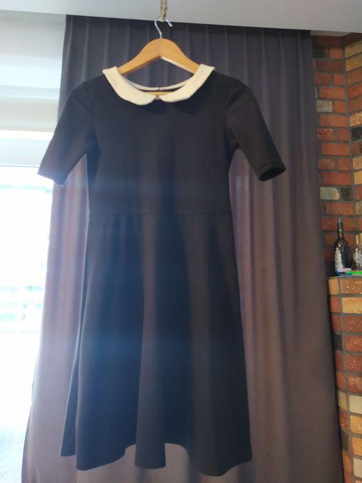 Sukienka  Czarna z białym kołnierzykiem rozmiar m
