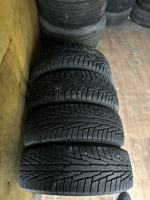 Резина зимняя 215/60 r17 400$ комплект как новая