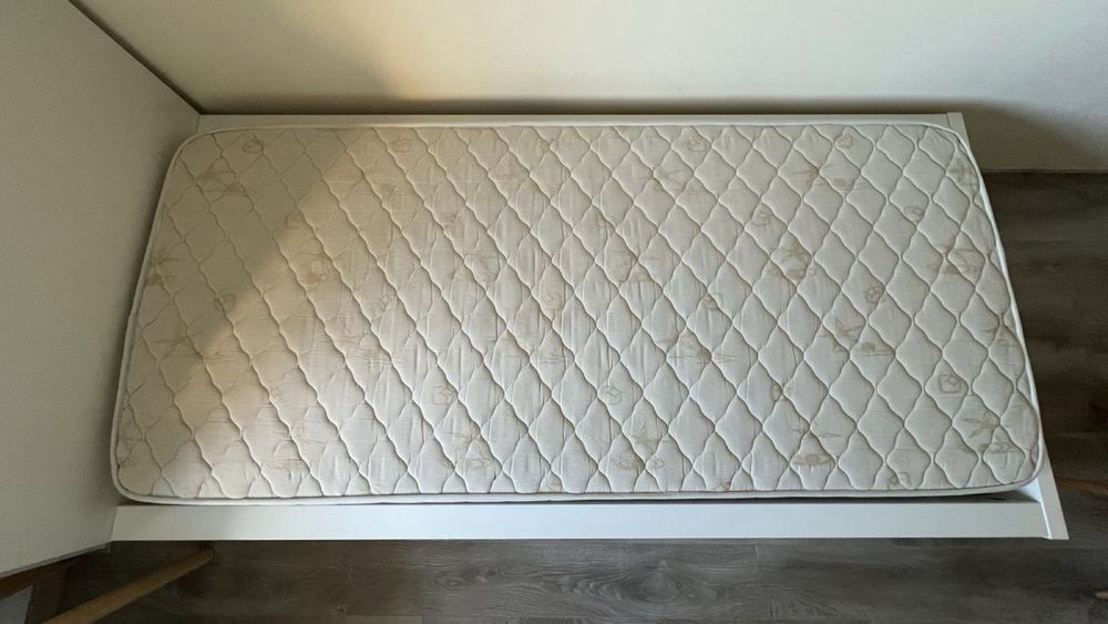 Cama Malm Ikea solteiro 2mx90cm com  estrado