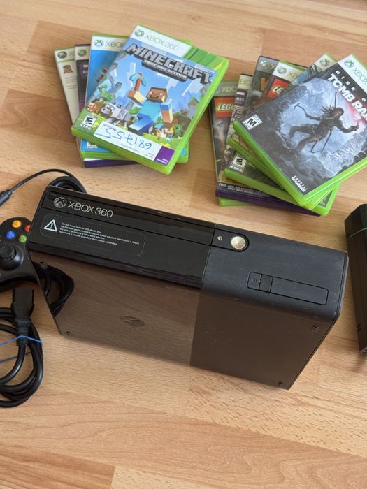 Xbox 360 E Black / С Комплектом игр