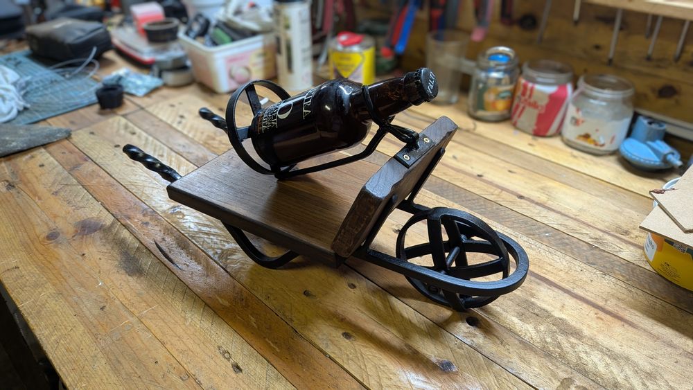 Suporte de garrafa restaurado.