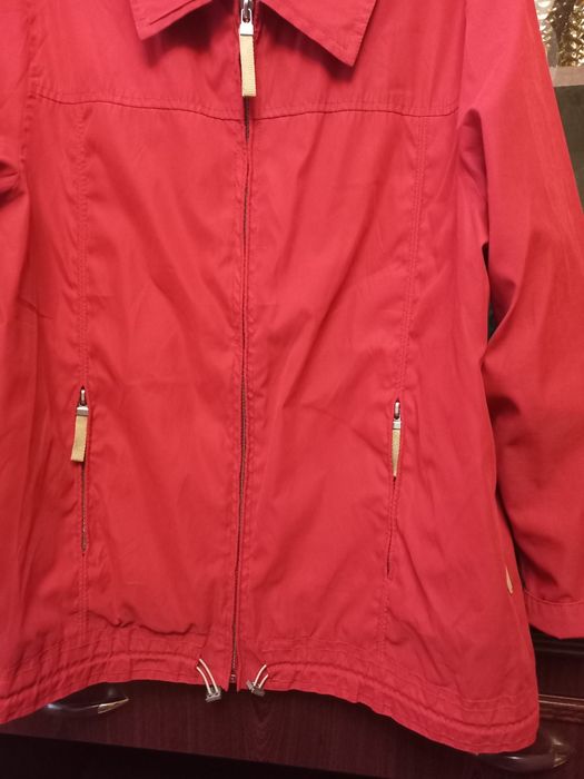 Ветровка женская