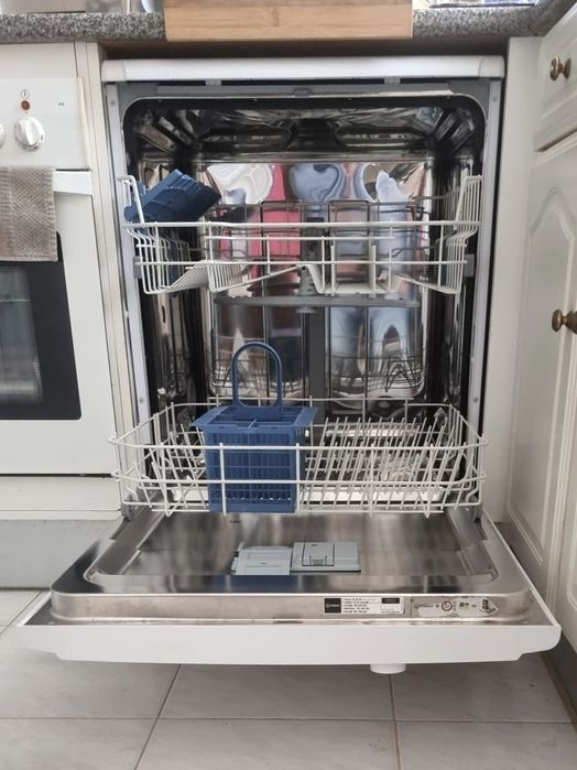 Máquina de lavar louça INDESIT