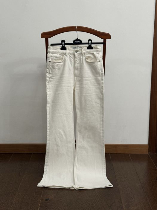 Джинсы легкий клеш.