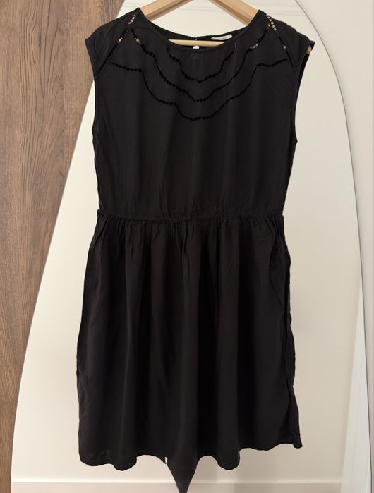 Sukienka wiskozowa Only z haftem – M