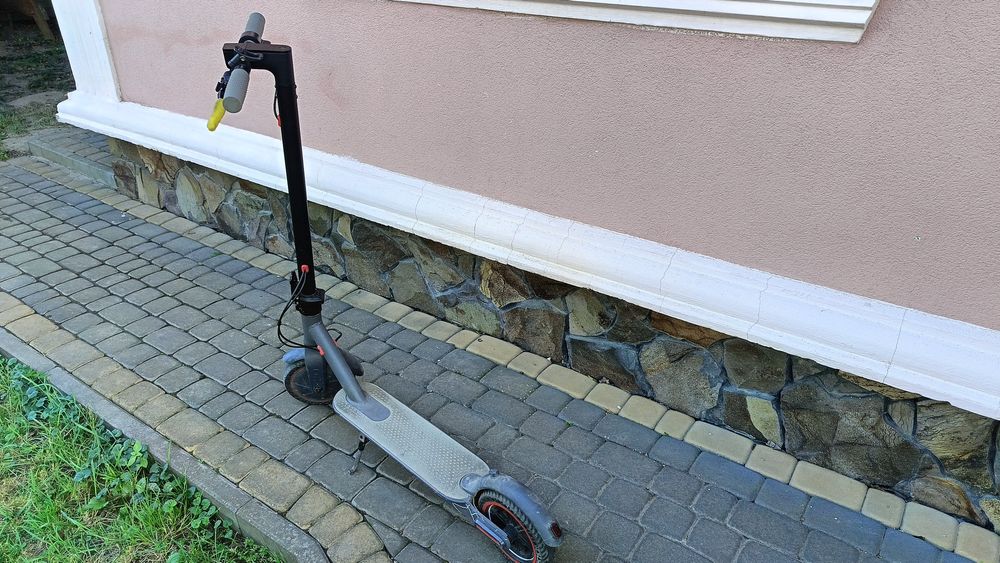 продам електро самокат Electric Scooter