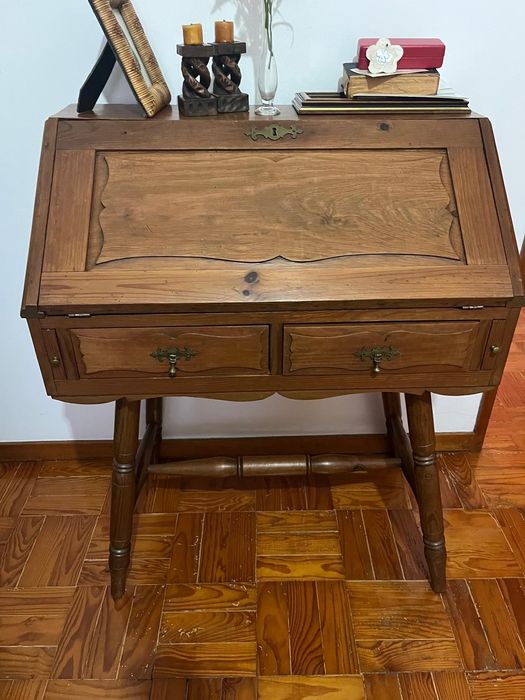 Secretaria em madeira maciça