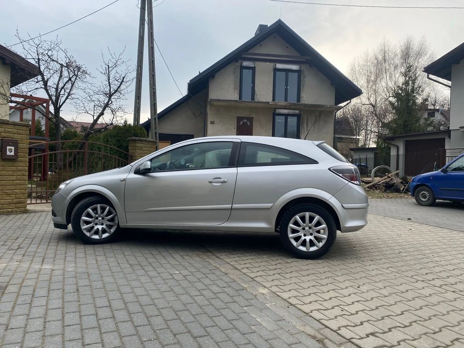Opel Astra Opel Astra H GTC 1.6, 2006r.