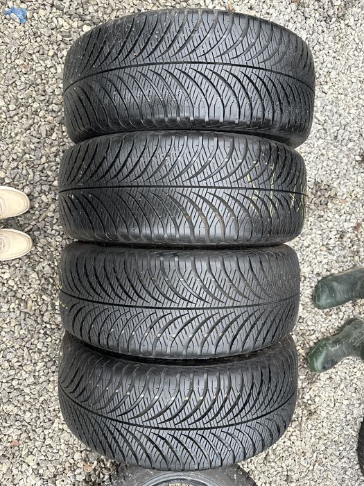 Opony  215/55/17 94 v Goodyear vector 4 seasons