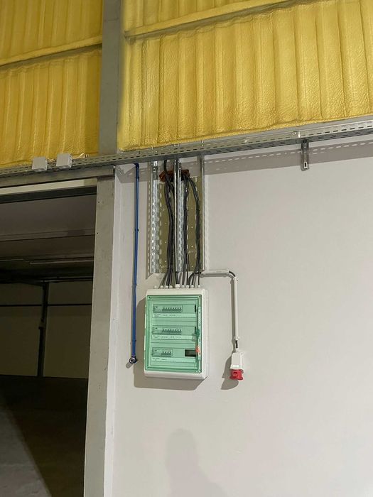 Eletricista Certificado DGEG | Instalações & Manutenção Industrial