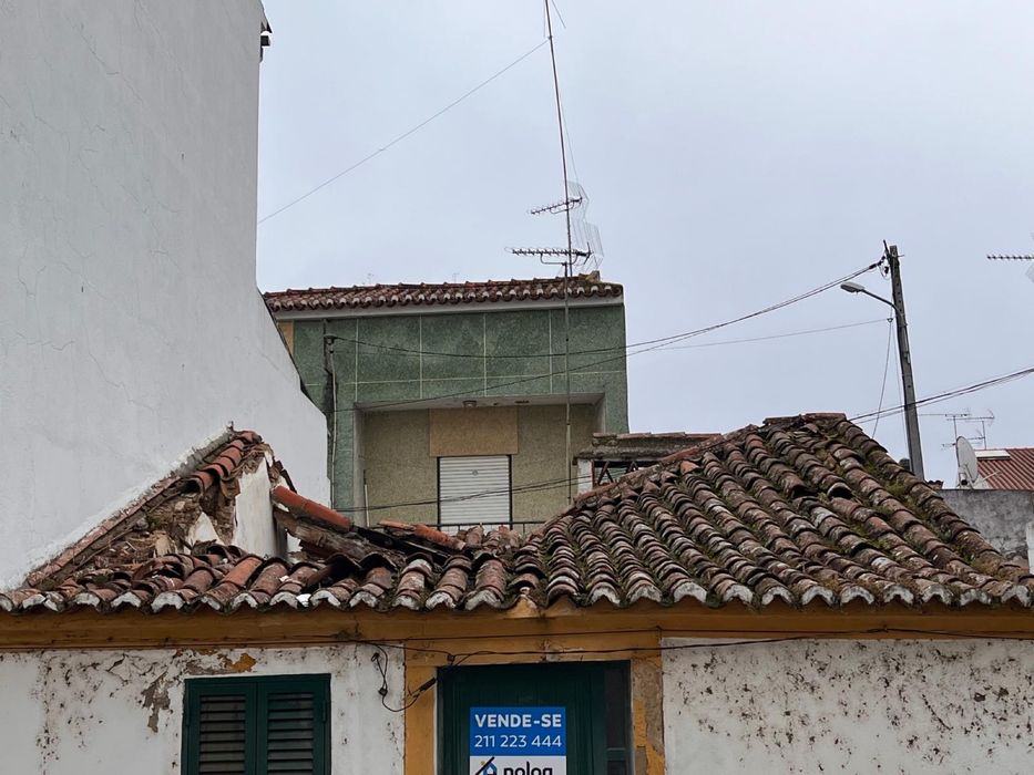 Predio para Recuperação no Rossio, Abrantes - 29900€