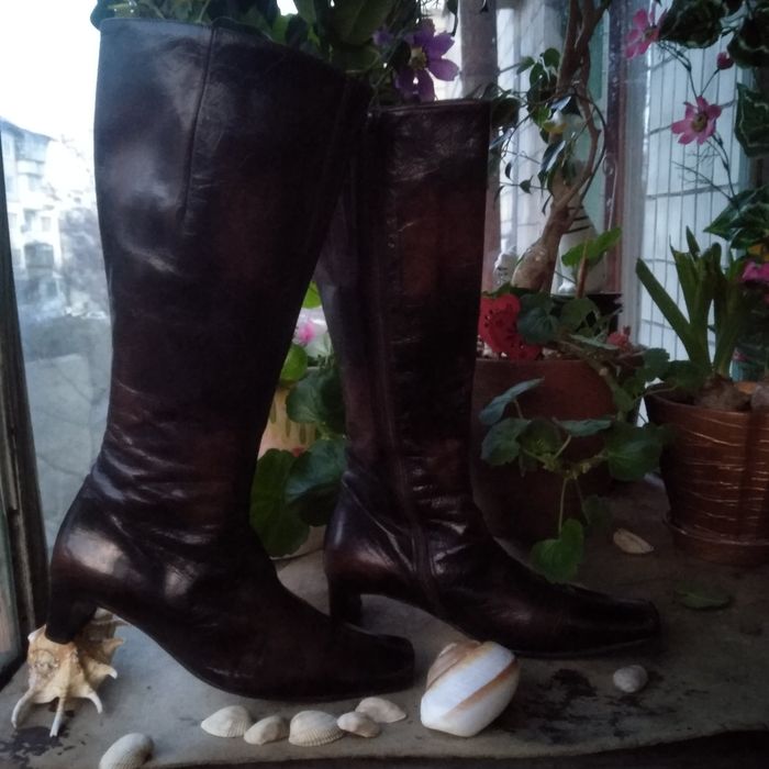 Чоботи цікаві,натуральна шкіра..