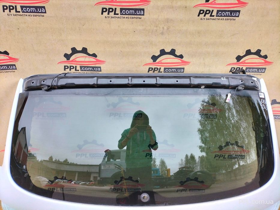 Audi Q7 2005-2009 стекло крышки багажника