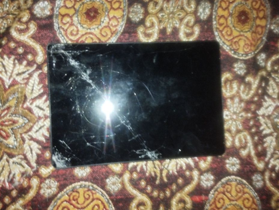 Продам игровой планшет ONN 10 Pro 32 ГБ, на запчасти или под восст.